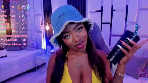 Snapshot of miia_schwarz chatting on November 18, 8:52 am Miia Schwarz online show from November 18, 8:52 am