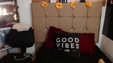 miia online show from November 15, 6:26 pm