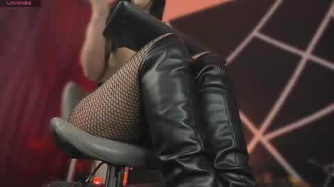 Snapshot of miiaa_stone chatting on June 14, 2:24 am miiaa stone online show from June 14, 2:24 am