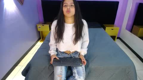 Snapshot of miilky__ chatting on March 3, 3:45 am Miilky online show from March 3, 3:45 am