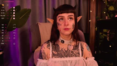 Snapshot of mika_moon_ chatting on December 4, 5:55 pm mika_moon_ online show from December 4, 5:55 pm