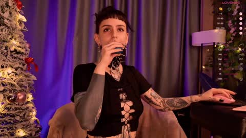 Snapshot of mika_moon_ chatting on December 22, 2:49 am mika_moon_ online show from December 22, 2:49 am