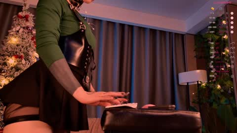 Snapshot of mika_moon_ chatting on December 26, 12:46 am mika_moon_ online show from December 26, 12:46 am