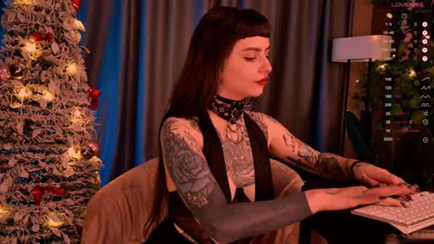 Snapshot of mika_moon_ chatting on December 27, 2:47 am mika_moon_ online show from December 27, 2:47 am