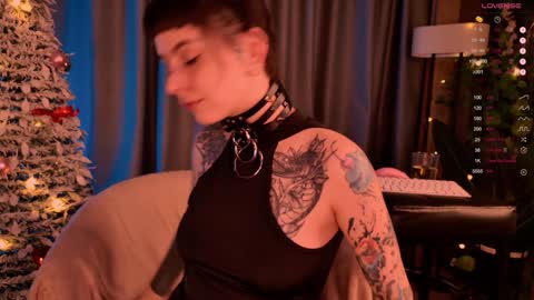 Snapshot of mika_moon_ chatting on December 30, 2:42 am mika_moon_ online show from December 30, 2:42 am