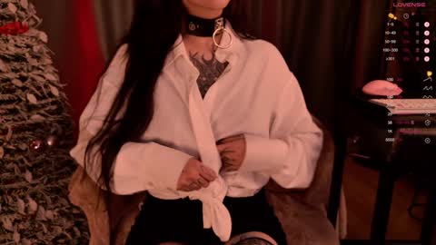 Snapshot of mika_moon_ chatting on December 31, 12:43 am mika_moon_ online show from December 31, 12:43 am