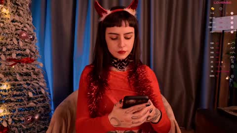 Snapshot of mika_moon_ chatting on December 31, 11:06 pm mika_moon_ online show from December 31, 11:06 pm