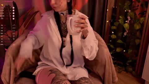 Snapshot of mika_moon_ chatting on January 17, 2:50 am mika_moon_ online show from January 17, 2:50 am