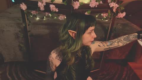 Snapshot of mika_moon_ chatting on February 19, 2:55 pm mika_moon_ online show from February 19, 2:55 pm