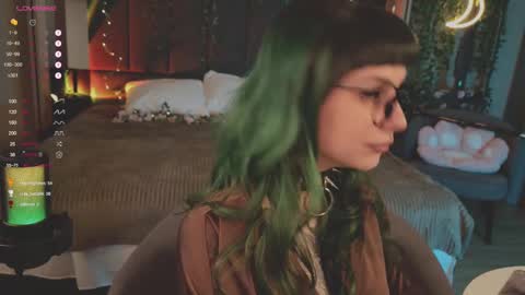 Snapshot of mika_moon_ chatting on March 7, 4:22 pm mika_moon_ online show from March 7, 4:22 pm