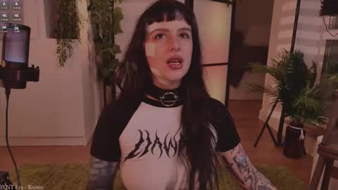 Snapshot of mika_moon_ chatting on October 17, 4:53 pm mika_moon_ online show from October 17, 4:53 pm