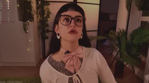 Snapshot of mika_moon_ chatting on November 13, 4:39 pm mika_moon_ online show from November 13, 4:39 pm