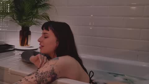 Snapshot of mika_moon_ chatting on December 3, 3:10 pm mika_moon_ online show from December 3, 3:10 pm