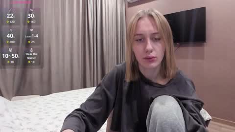 Snapshot of mika_ray chatting on November 7, 10:43 pm Mika online show from November 7, 10:43 pm