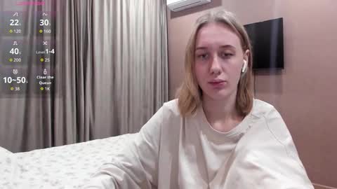 Snapshot of mika_ray chatting on November 24, 10:53 pm Mika online show from November 24, 10:53 pm