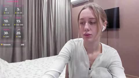 Snapshot of mika_ray chatting on November 25, 10:43 pm Mika online show from November 25, 10:43 pm