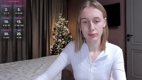 Snapshot of mika_ray chatting on December 20, 11:45 pm Mika online show from December 20, 11:45 pm