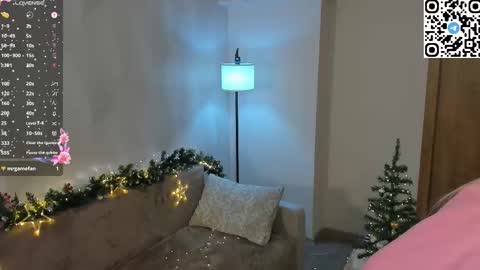 Snapshot of mikaelataron chatting on January 13, 9:31 pm Angel girl online show from January 13, 9:31 pm