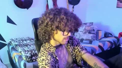 mikaelrizzzo online show from October 17, 8:33 pm