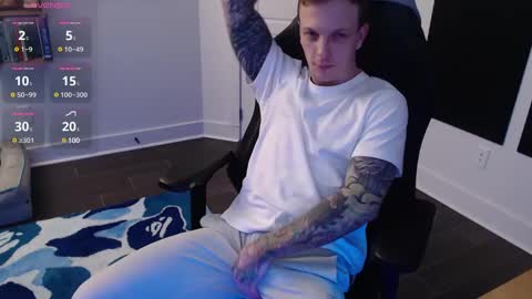 Snapshot of mikahishung chatting on January 11, 5:20 am MikahisHung online show from January 11, 5:20 am