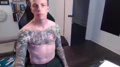 Snapshot of mikahishung chatting on October 15, 10:32 pm MikahisHung online show from October 15, 10:32 pm