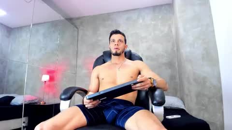 Snapshot of mike_burke_ chatting on March 2, 7:10 pm Mike online show from March 2, 7:10 pm