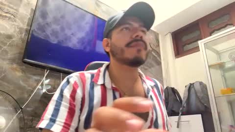 Snapshot of mike_flirt chatting on December 22, 3:00 pm mike online show from December 22, 3:00 pm