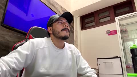 Snapshot of mike_flirt chatting on December 29, 8:48 pm mike online show from December 29, 8:48 pm