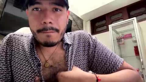 Snapshot of mike_flirt chatting on January 3, 8:01 pm mike online show from January 3, 8:01 pm