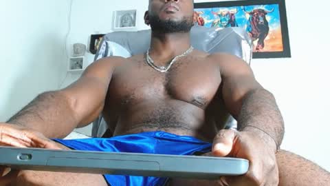 Snapshot of mike_kingcum chatting on December 12, 1:21 am mike online show from December 12, 1:21 am