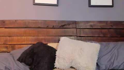 Mike Montoya online show from January 8, 2:47 am