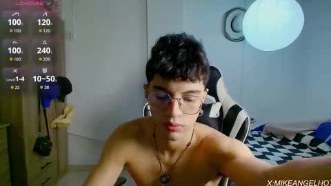 Mike Pineapple online show from March 29, 3:39 am