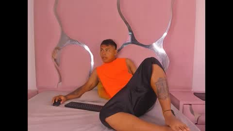 Snapshot of mikeandmoonasm chatting on October 21, 12:28 pm mikeandmoonasm online show from October 21, 12:28 pm