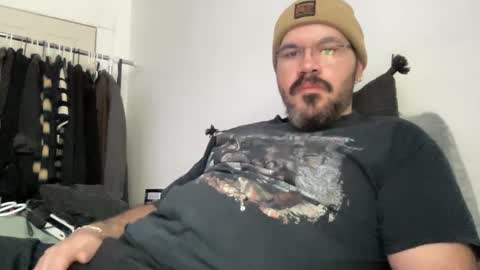 Snapshot of mikeatron2000 chatting on January 6, 8:28 pm mikeatron2000 online show from January 6, 8:28 pm