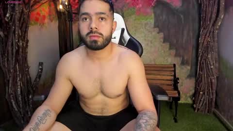 Snapshot of mikeblare chatting on December 27, 8:18 pm Mike Blare online show from December 27, 8:18 pm