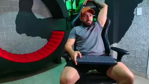 Snapshot of mikeblare chatting on January 7, 7:06 pm Mike Blare online show from January 7, 7:06 pm