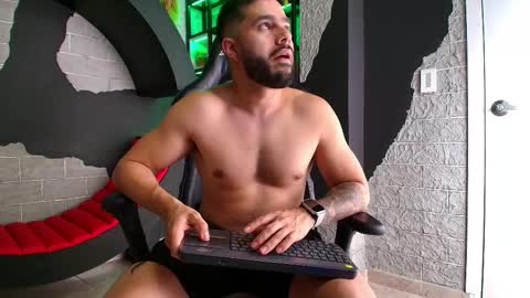 Snapshot of mikeblare chatting on January 9, 7:18 pm Mike Blare online show from January 9, 7:18 pm