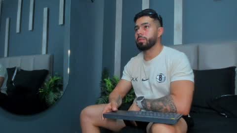 Snapshot of mikeblare chatting on February 3, 7:42 pm Mike Blare online show from February 3, 7:42 pm