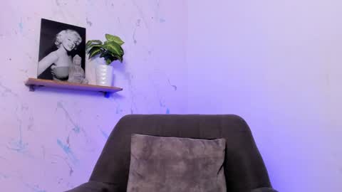 Snapshot of mikecooper_ chatting on December 17, 7:29 am Mike Cooper online show from December 17, 7:29 am