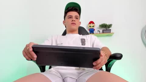 Snapshot of mikecooper_ chatting on October 17, 12:58 am Mike Cooper online show from October 17, 12:58 am