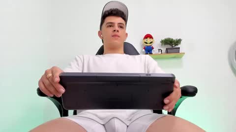 Snapshot of mikecooper_ chatting on October 23, 12:32 am Mike Cooper online show from October 23, 12:32 am