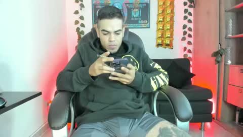 mikee_scooth online show from December 28, 10:25 am