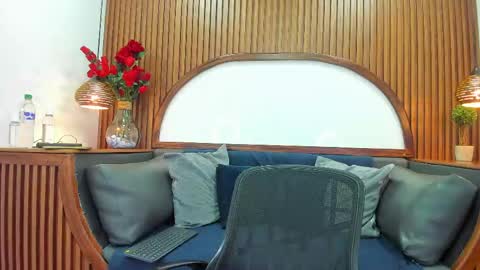    online show from April 14, 11:27 am