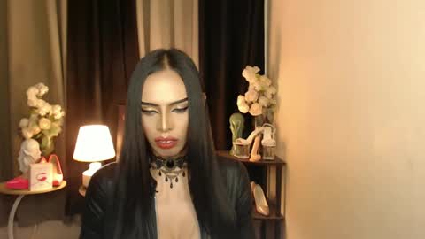Mistress MikeyAlawi online show from January 24, 11:59 am