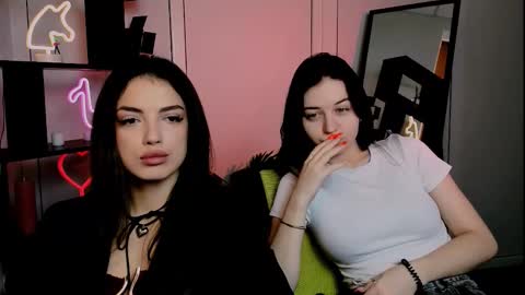 miki_ti online show from November 20, 9:20 am