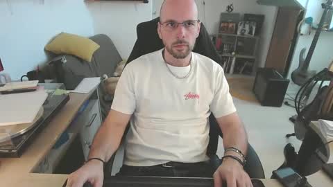 mikmik91 online show from April 8, 10:37 am