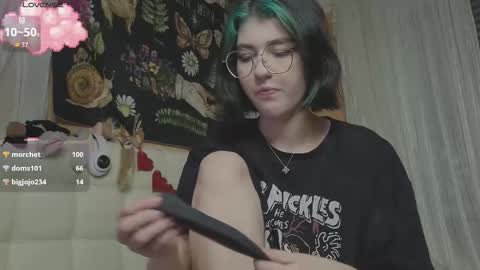 Snapshot of miko_meow chatting on October 16, 7:53 am Miko online show from October 16, 7:53 am