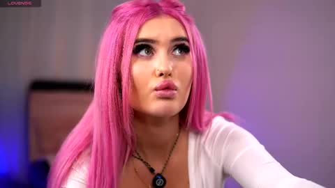 Snapshot of miky_lust chatting on February 15, 7:51 am Miky online show from February 15, 7:51 am