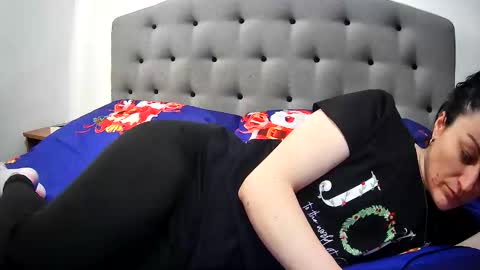 Mikyloveu online show from April 6, 2:51 pm