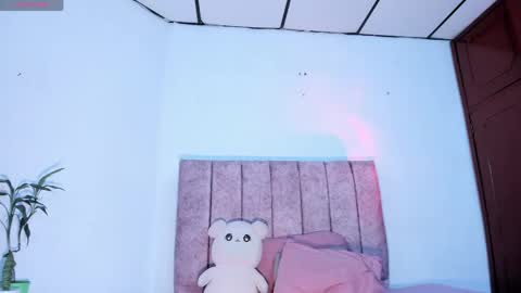 Snapshot of mila_1wood chatting on May 5, 12:29 am mila_1wood online show from May 5, 12:29 am